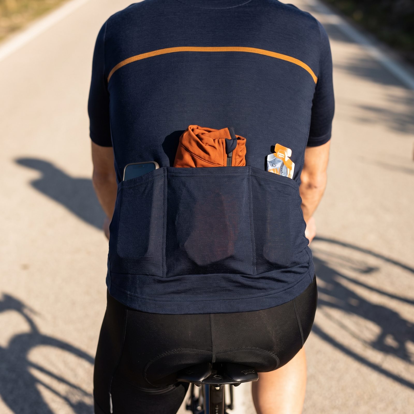 Distribute Jersey-Pocket Cargo to Prevent Fabric Bulging